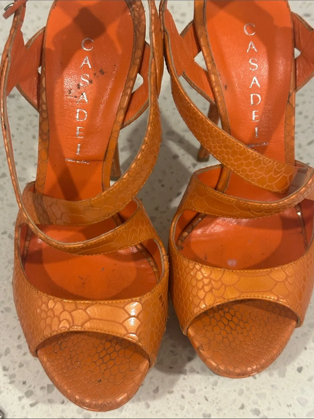 Casedi platforms embossed patent 37.5